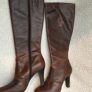 Women’s Gianni Bini brown leather boots